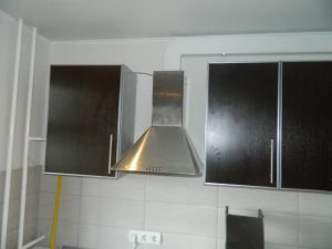 Установка вытяжки на кухне в Первоуральске